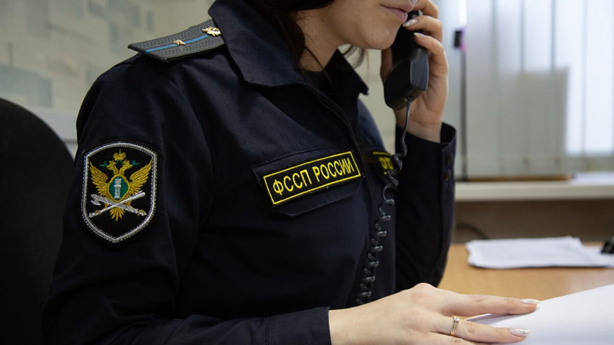 Приставы начали массово вызывать должников на прием