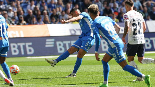    Второй гол Фабиана Бальбуэна в матче против «Крыльев Советов».Александр Федоров