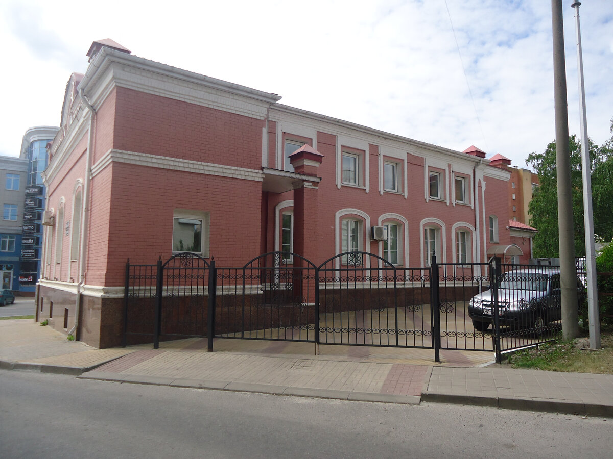 Дом с мезонином. Вид со стороны гостиницы "Уайт-Хилл". Из архива автора.