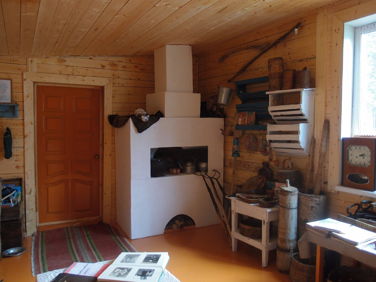 Макет русской печи в музее "История старообрядческой деревни" Медвежской.