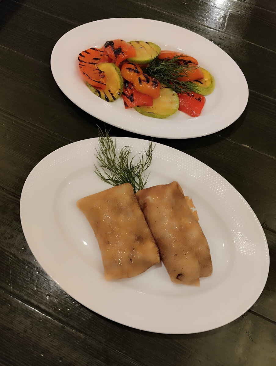 Обалденные овощи на гриле и блинчики с сыром и ветчиной. 
