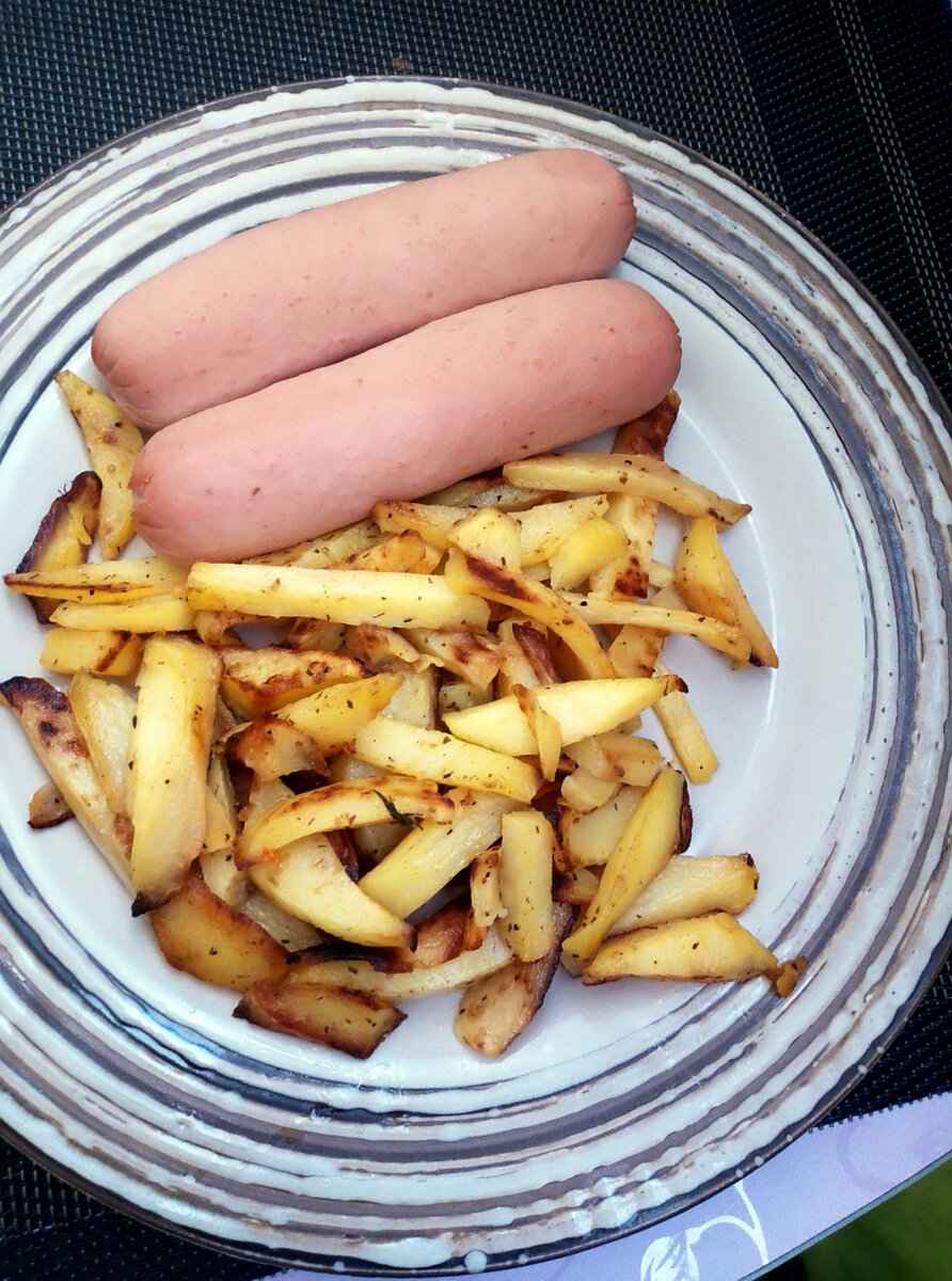 Фото мое. Ну, что может быть вкуснее жареной картохи)?)) 