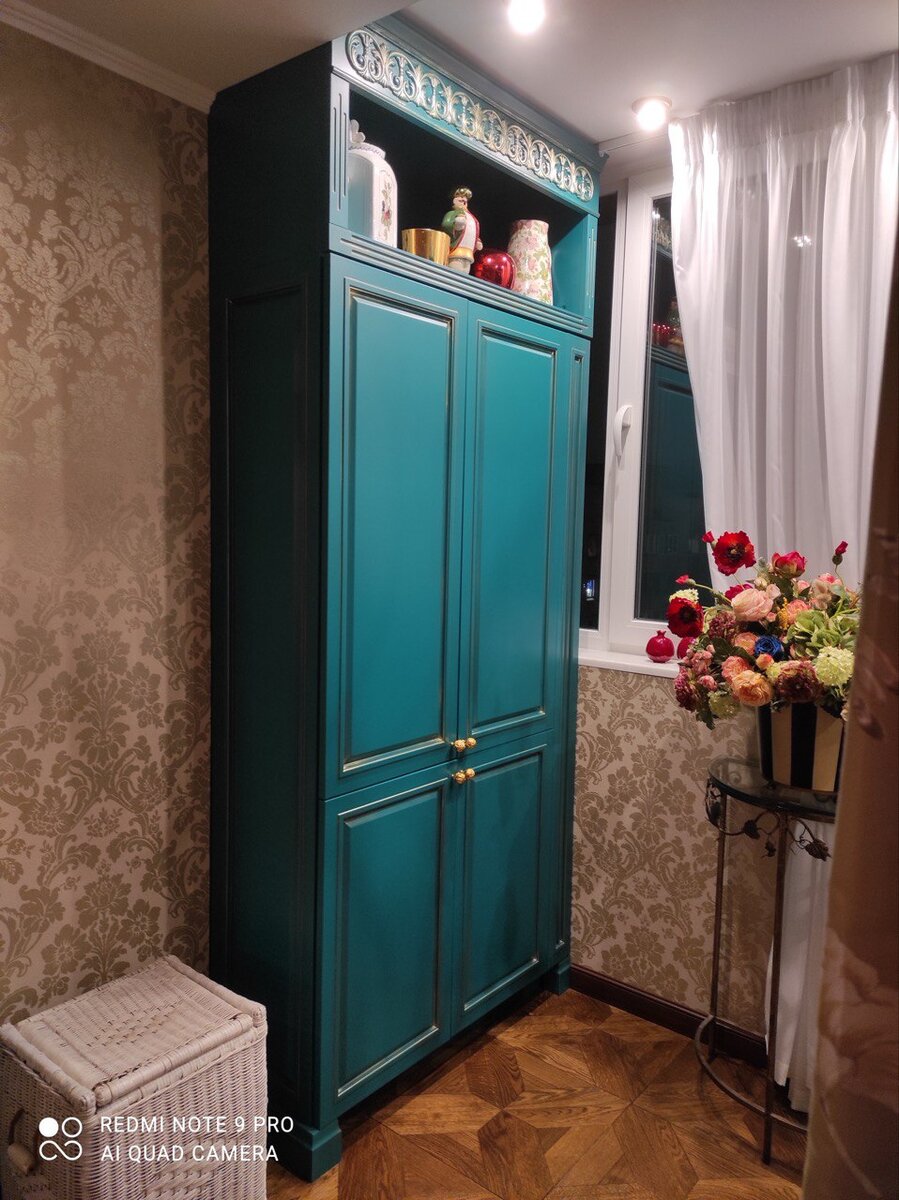 Распашной шкаф