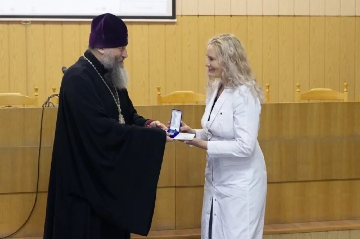    Епархия наградила врачей новосибирской больницы