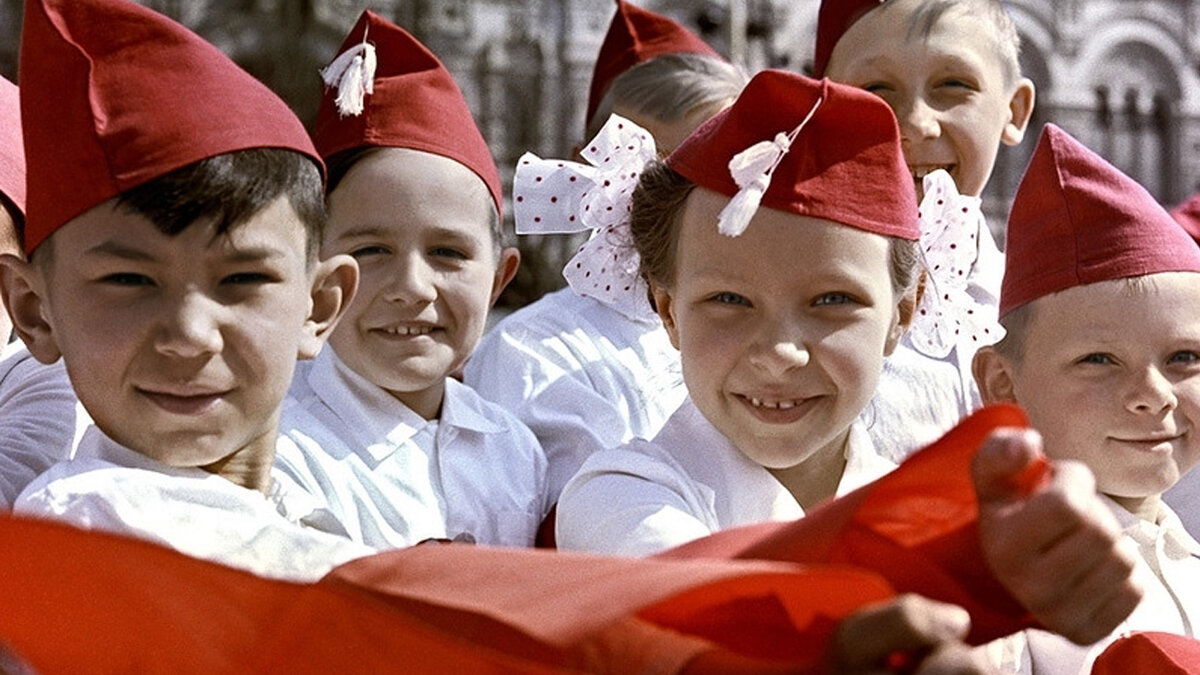 Принятие в пионеры на Красной площади, 1965 год
