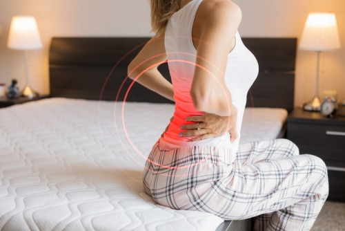 Среди популярных советов о том, как облегчить боль в спине, есть и немало заблуждений. Вот самые крупные из них.