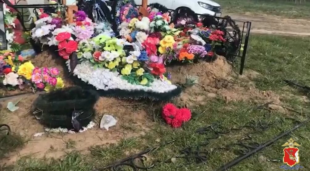    Так выглядит местное кладбище после налёта вандалов. Фото: УМВД по Вологодской области