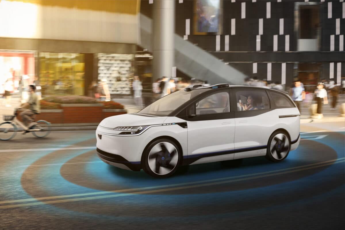    Беспилотный электромобиль Baidu Apollo RT6 без руля и педалей / © Baidu