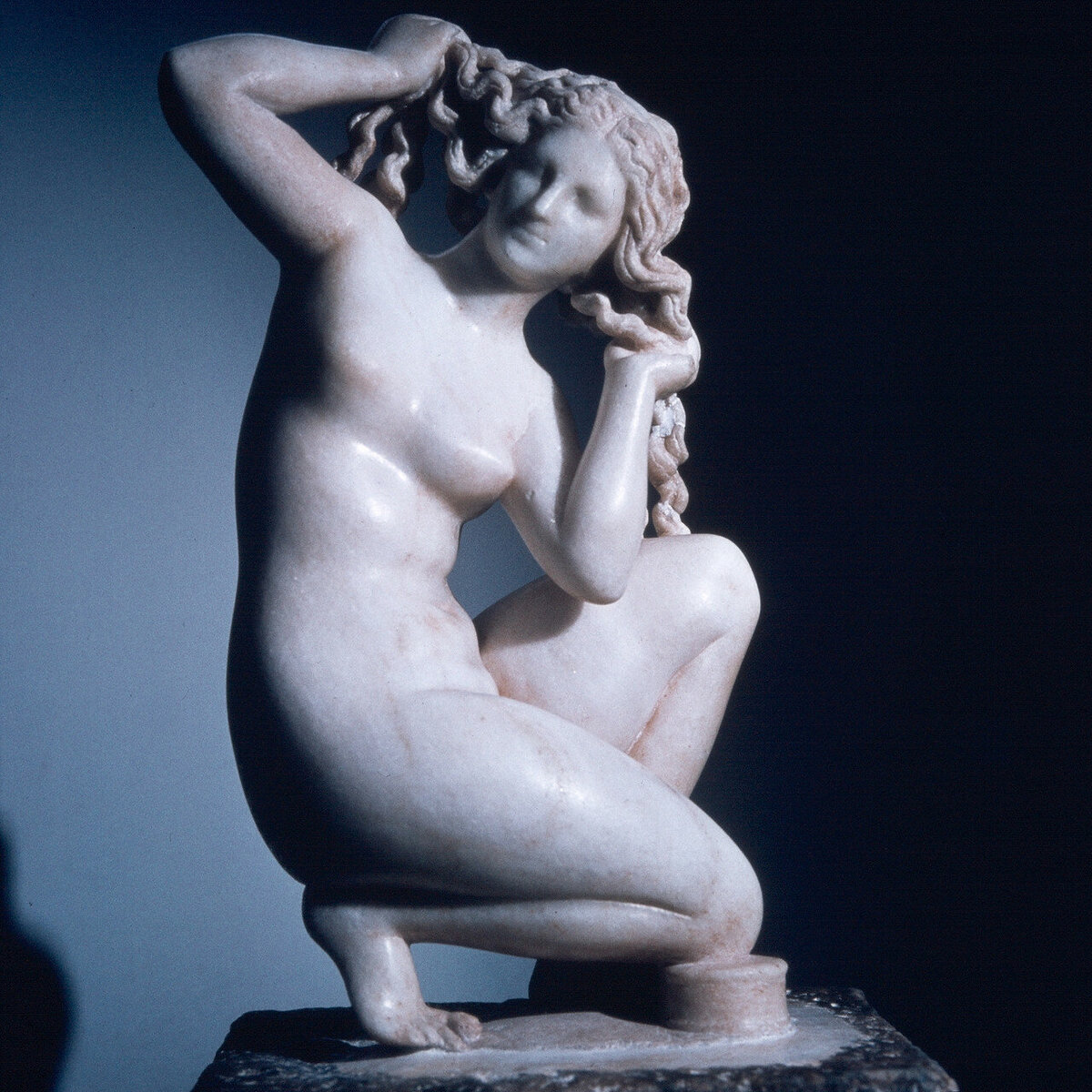 Илл.1. Афродита на корточках. Родос, Археологический музей.