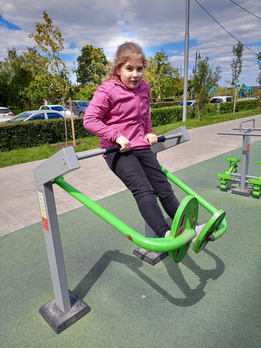 Сегодня в обед Соня на тренажерах