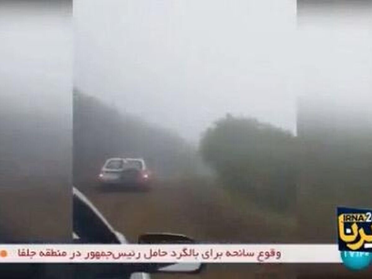   Спасатели прибывают в район происшествия с вертолетом президента Ирана© IRNA