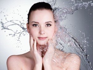 После процедуры допускается в течение нескольких часов появление на коже небольших покраснений с шелушением. На протяжении недели паниковать из-за появившихся корочек на лице не стоит.