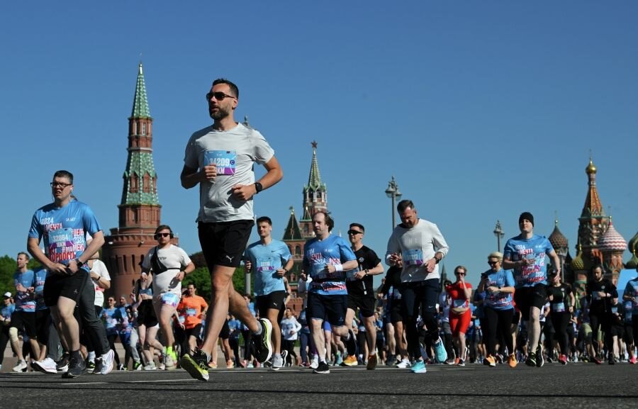    Участники полумарафона России «ЗаБег.РФ» в Москве © Максим Блинов/РИА Новости