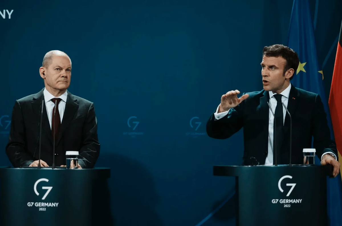 Олаф Шольц и Эммануэль Макрон