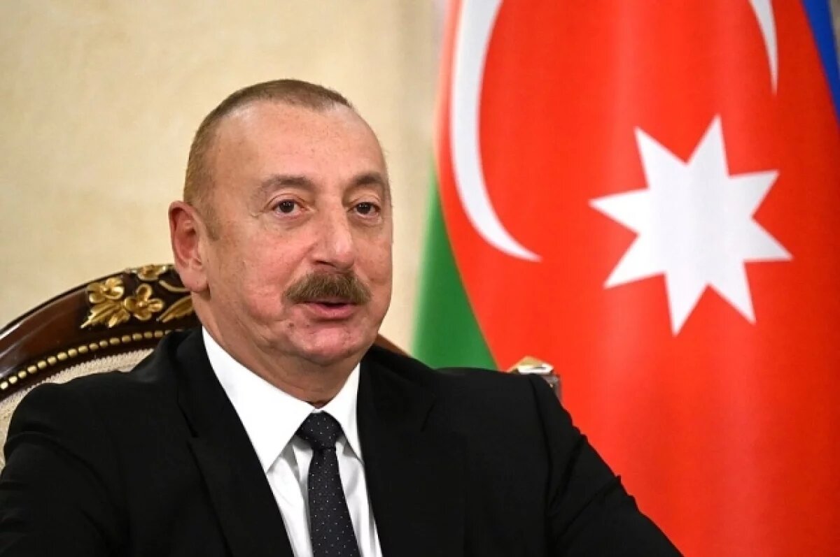    Алиев предложил помощь Ирану в связи с аварийной посадкой вертолета с Раиси