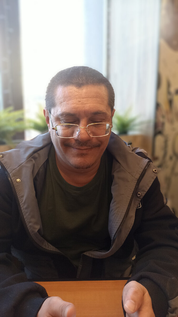 А с виду совсем не похож на диверсанта🤣