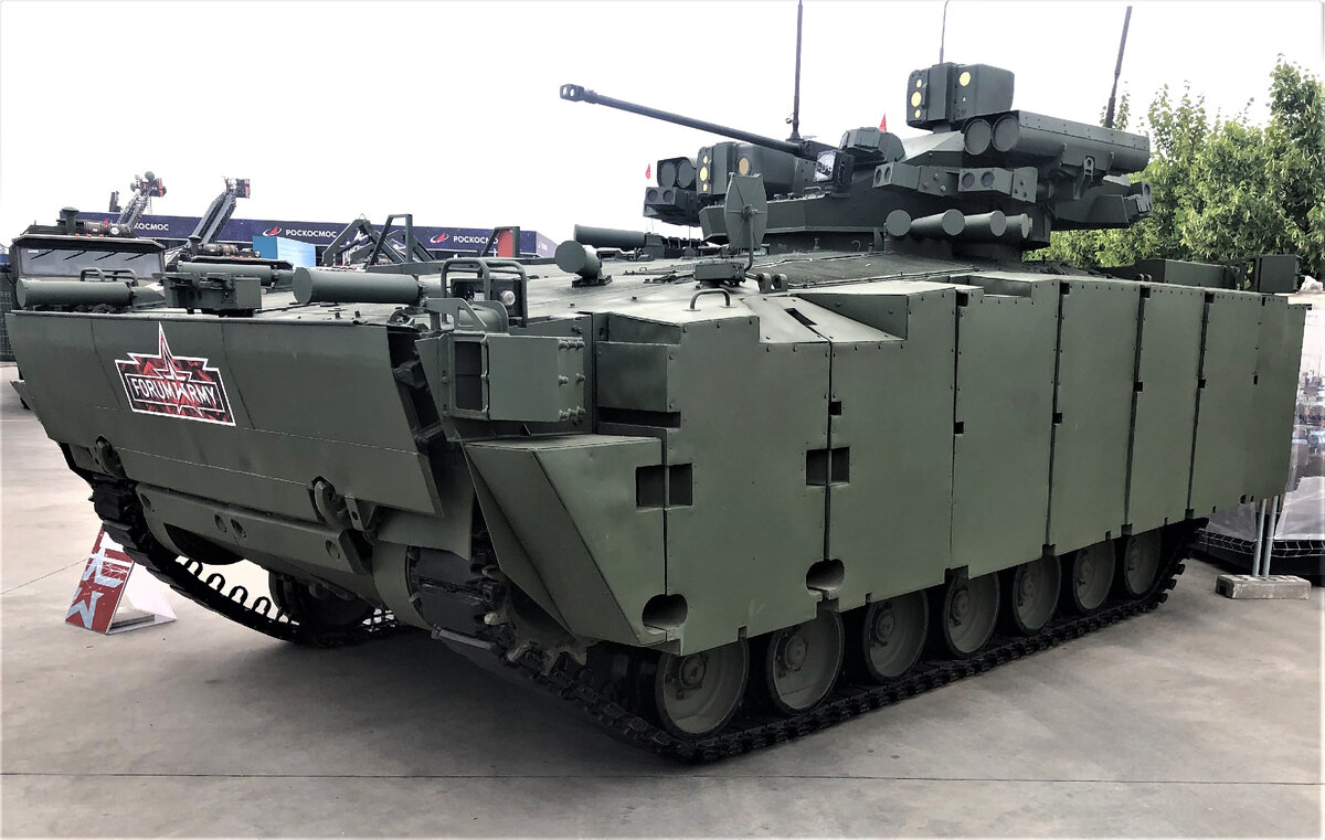 Перспективная российская БМП на платформе "Курганец". МТО размещено в передней части корпуса, а десантное отделение-в корме, с выходом через откидную аппарель.