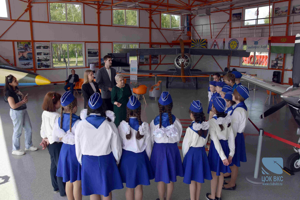 17.05.2024 г. Церемония вступления состоялась на территории Авиапарка «Орешково» Калужской области. Ребята прочитали клятву юнармейца перед лицом своих товарищей и гостей мероприятия.-4