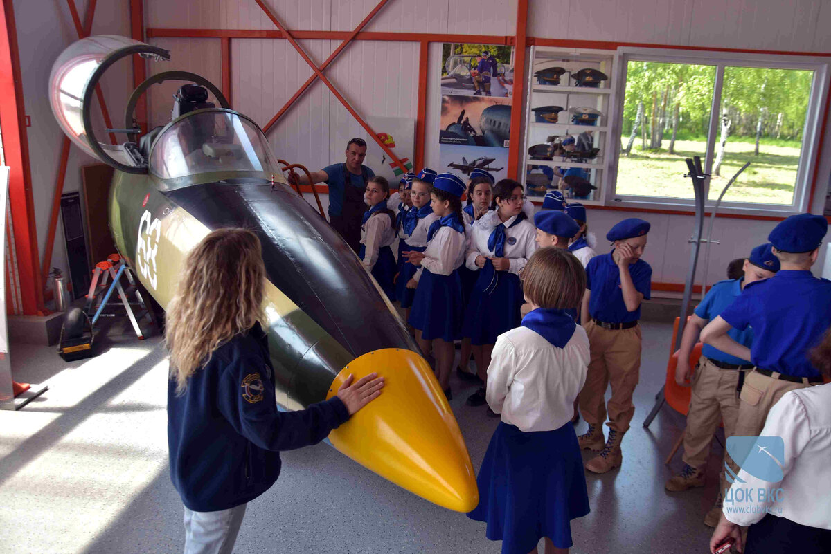 17.05.2024 г. Церемония вступления состоялась на территории Авиапарка «Орешково» Калужской области. Ребята прочитали клятву юнармейца перед лицом своих товарищей и гостей мероприятия.-5