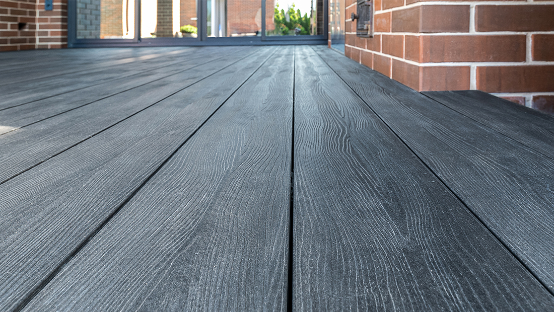 Источник: https://www.grandline.ru/uploads/images/informaciya/5-prichin-terrasnaya-doska/5-prichin-terrasnaya-doska-in-0.jpg