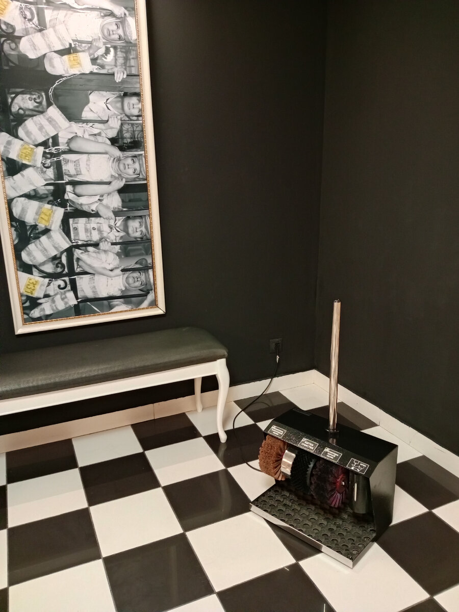 Машинка для чистки обуви.