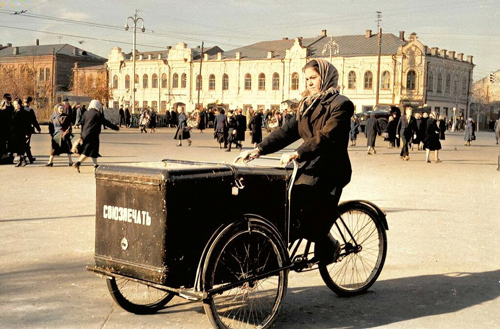 Сегодня вас ждет новая подборка фотографий, сделанных в Советском Союзе. Возможно многие вспомнят какие-то приятные моменты из страны, которой больше нет. Все фотографии были раскрашены.-9