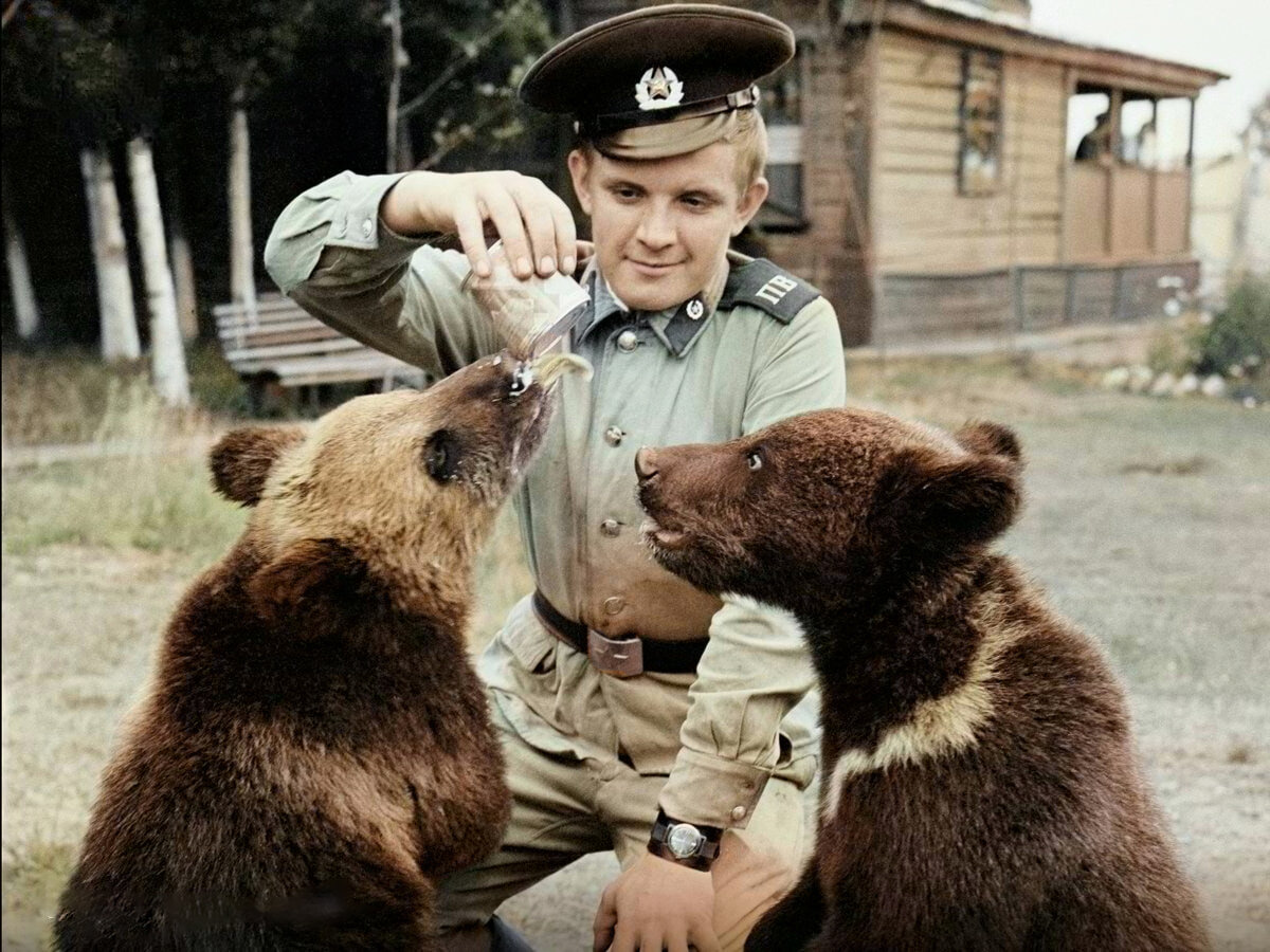 Сегодня вас ждет новая подборка фотографий, сделанных в Советском Союзе. Возможно многие вспомнят какие-то приятные моменты из страны, которой больше нет. Все фотографии были раскрашены.-11