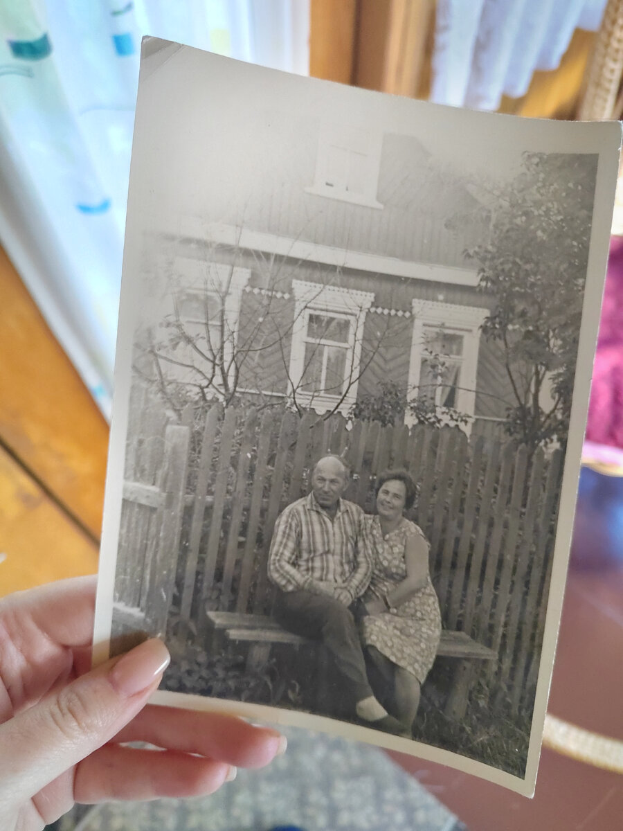 Бабушка и дедушка мужа. Бабушку я застала. И дом!