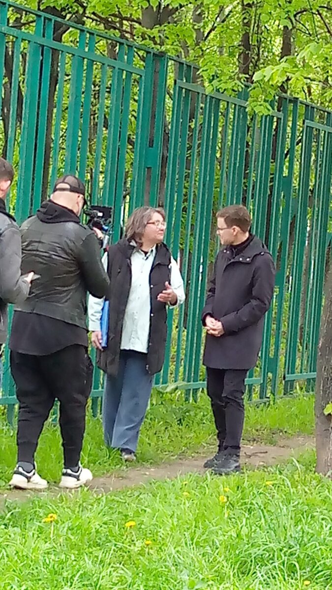 Перед камерой красивому телеведущему рассказываю  - младенцам надо развиваться! Но пока что организовано "хранение младенцев". Развитие не обсуждается и не включено в инструкции