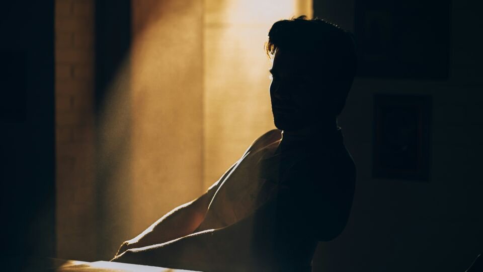    Силуэт. Мужчина. Источник: unsplash.com