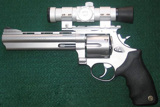 Taurus M 44 SS6 с установленным оптическим прицелом