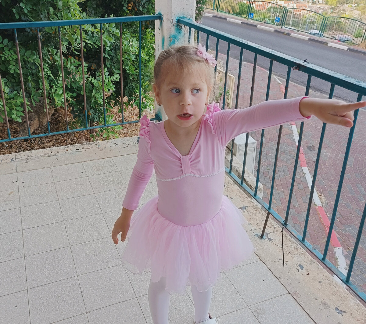 Соня прощается с нашим нынешним жилищем и рассказывает где тут что находится.