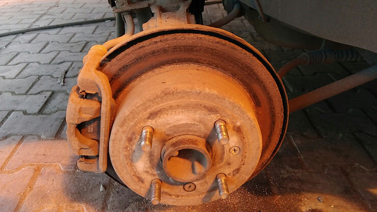 ржавый тормозной диск