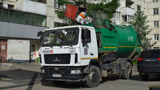 Мусоровоз КО-449-33 на шасси МАЗ-5340C2 (А 457 АН 122). / Garbage truck MAZ-5340C2.