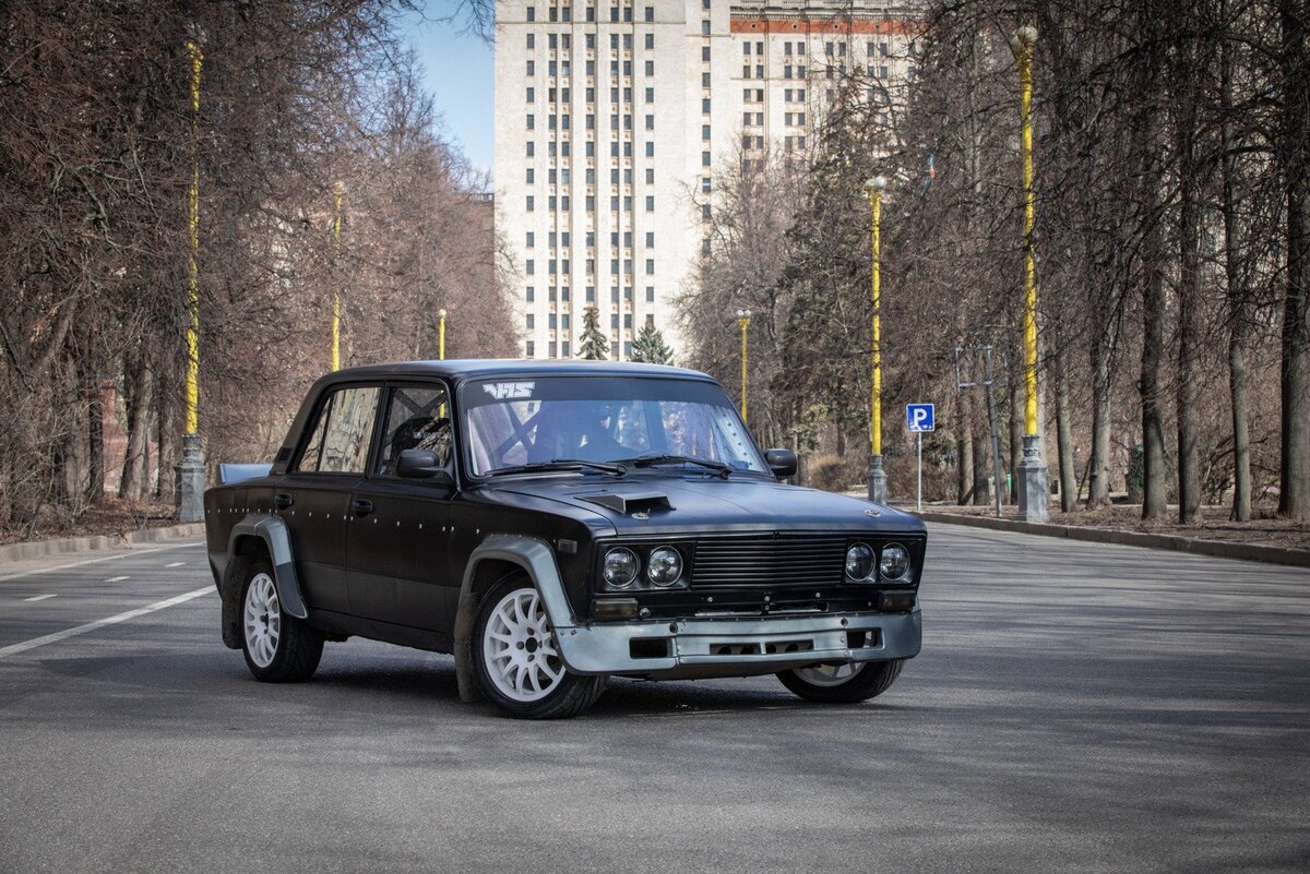    Вообще эта «шестерка» покупалась на время, а в итоге превратилась в грандиозный проект. Желанию собрать бюджетный вариант на скорую руку не суждено было осуществиться. Владелец решил построить спортивный автомобиль по всем канонам, а это потребовало фундаментального подхода. Понеслась череда доработок, а вернее сборка авто с нуля.