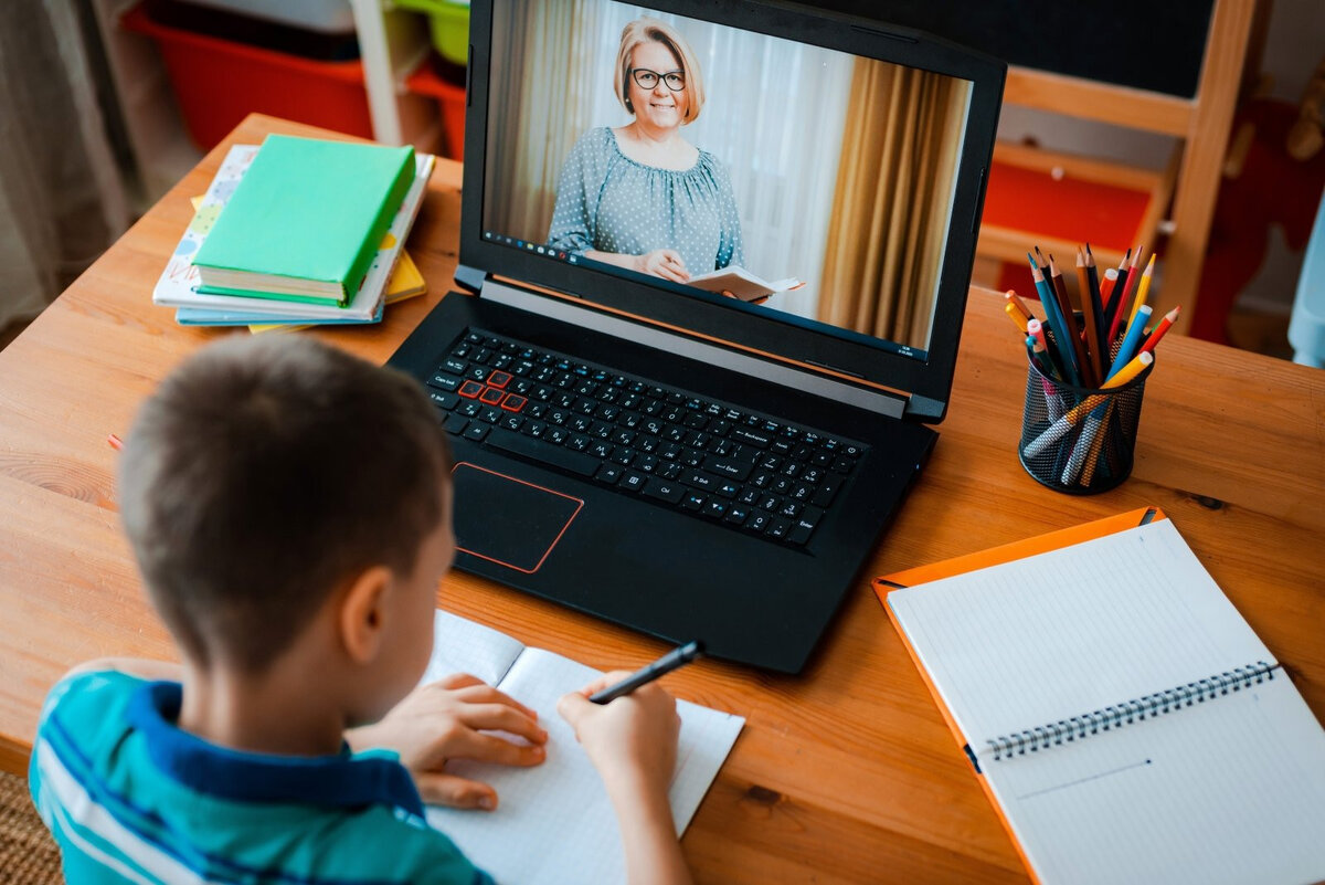Поскольку технологии становятся неотъемлемой частью образования и развлечений, выбор правильного ноутбука для вашего ребенка имеет решающее значение.