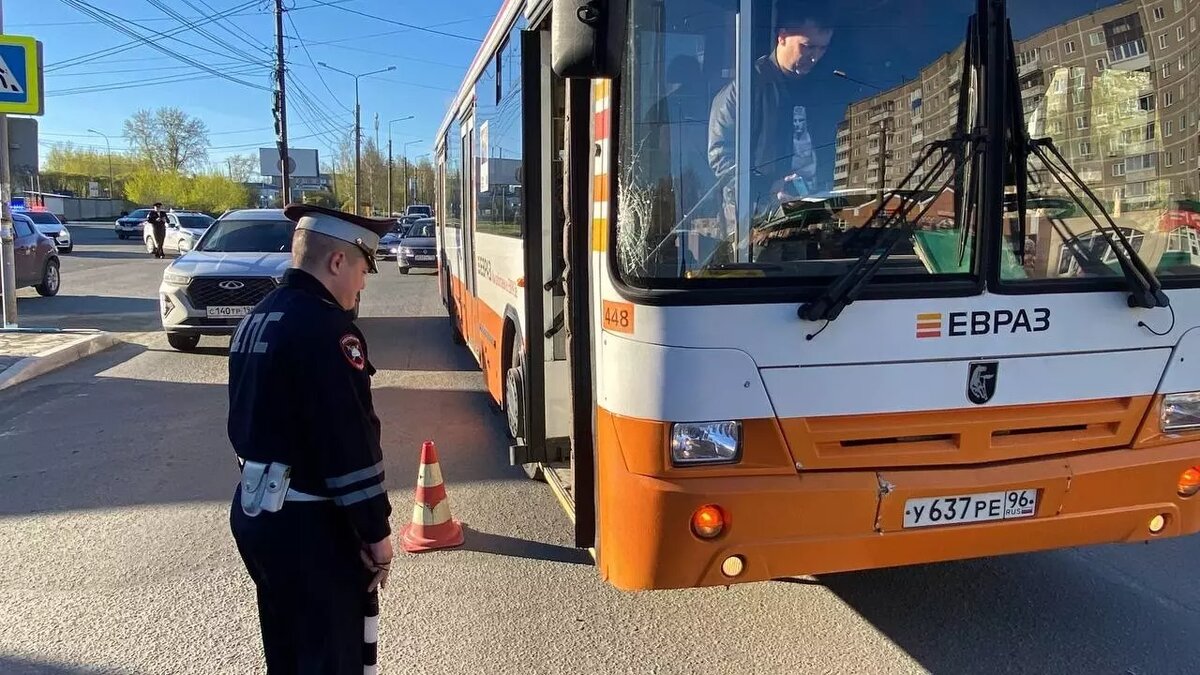 Не увидели друг друга. Автобус ЕВРАЗа сбил подростка на переходе | Новости  Тагила TagilCity.ru | Дзен