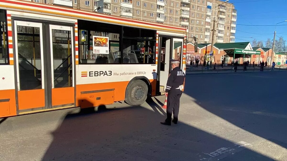 Не увидели друг друга. Автобус ЕВРАЗа сбил подростка на переходе | Новости  Тагила TagilCity.ru | Дзен