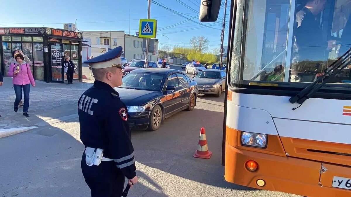 Не увидели друг друга. Автобус ЕВРАЗа сбил подростка на переходе | Новости  Тагила TagilCity.ru | Дзен