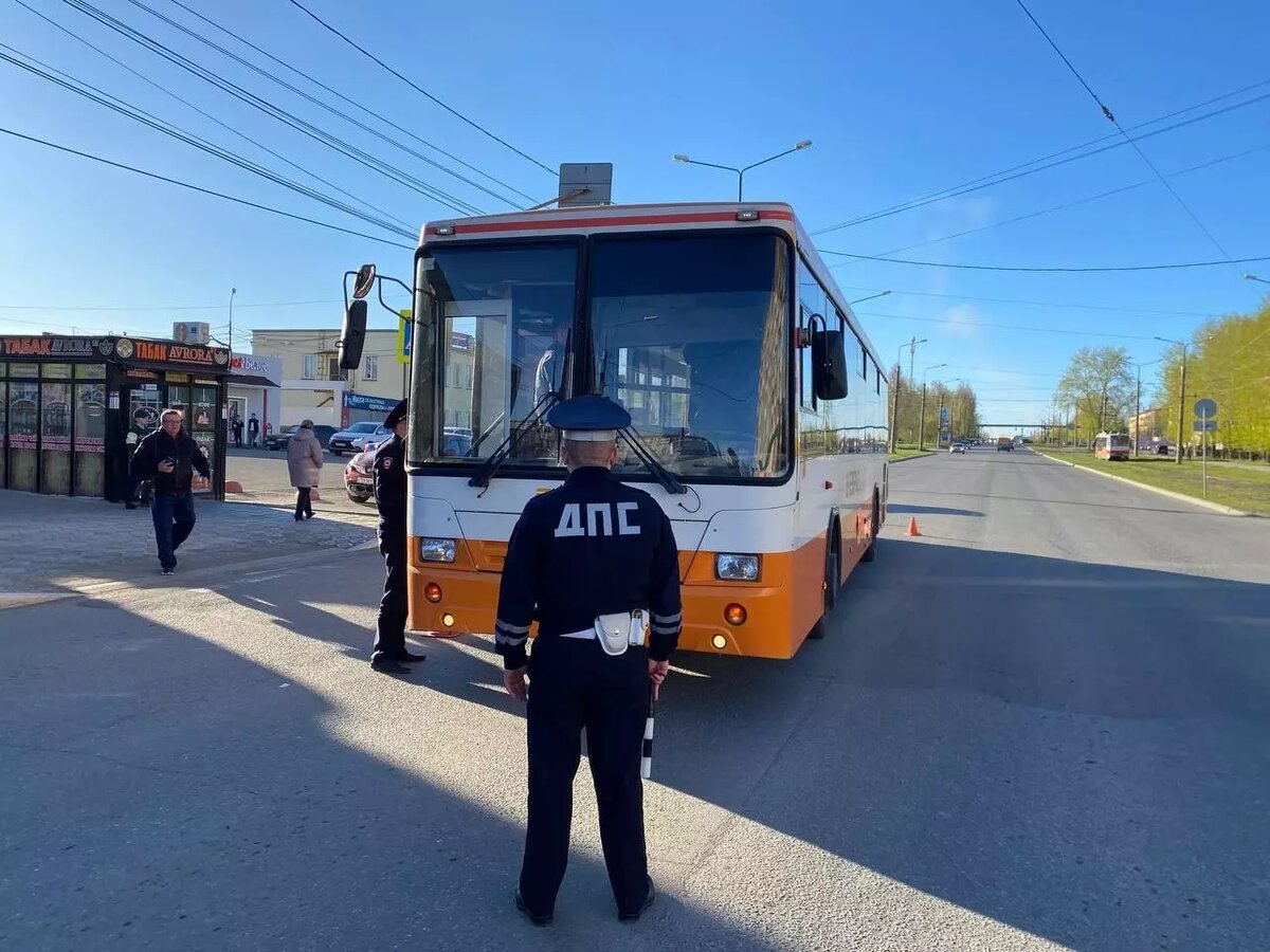 Не увидели друг друга. Автобус ЕВРАЗа сбил подростка на переходе | Новости  Тагила TagilCity.ru | Дзен