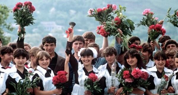    Молдавская ССР. Последний звонок в школе села Бердар Котовского района / РИА «Новости»