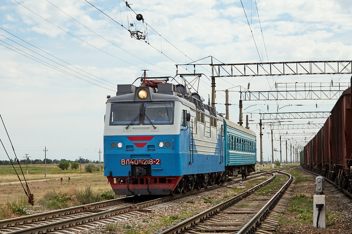 электровоз ВЛ40М-1218-2  поезд № 870 «Спутник» Чу — Мын-Арал 
станция Берлик 1 
Казахстан, Жамбыльская область, село Берлик