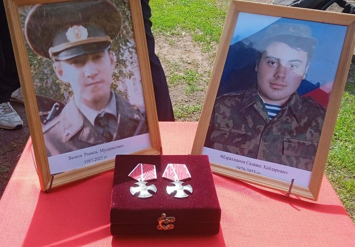    В Асекеевском районе увековечили память бойцов СВО Рамиля Валеева и Салавата Абдрахманова Кристина Просвиркина