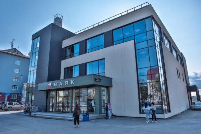В арт-резиденции «Маяк» в Южно-Сахалинске дизайнеры показали новые модели одежды горожан
