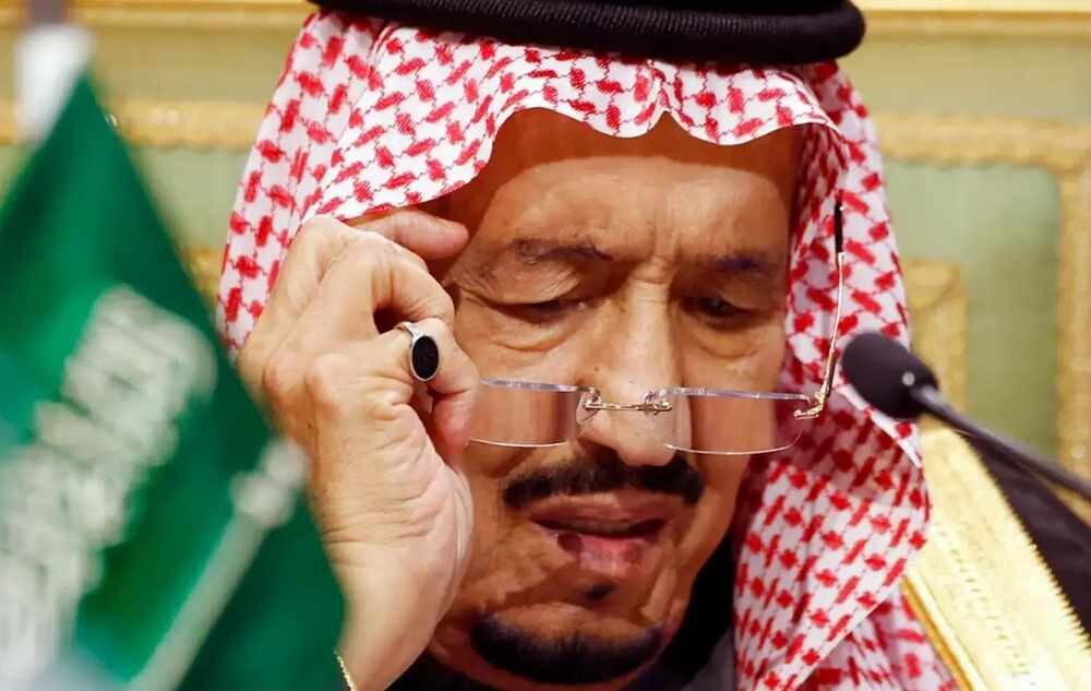 Король Саудовской Аравии получил воспаление легких. Заболевание относительно легко переносимое молодыми, для 88-летнего монарха может оказаться летальным.