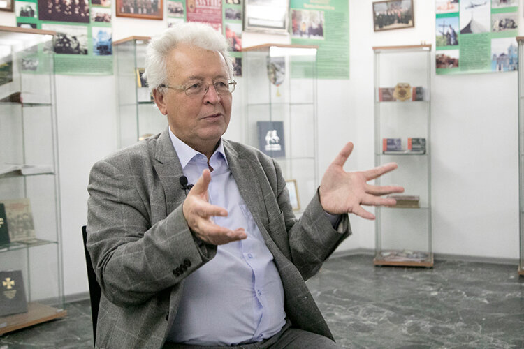    Валентин Катасонов