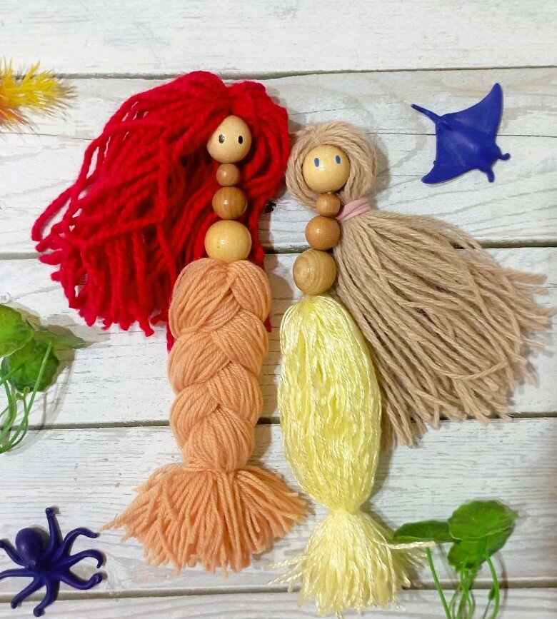 Фото автора. Русалочки из остатков пряжи.