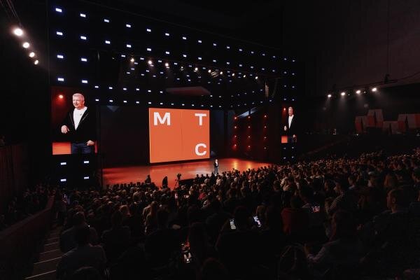 Пре­зидент ПАО "МТС" Вя­чес­лав Ни­колаев от­кры­вает кон­фе­рен­цию True Tech Days