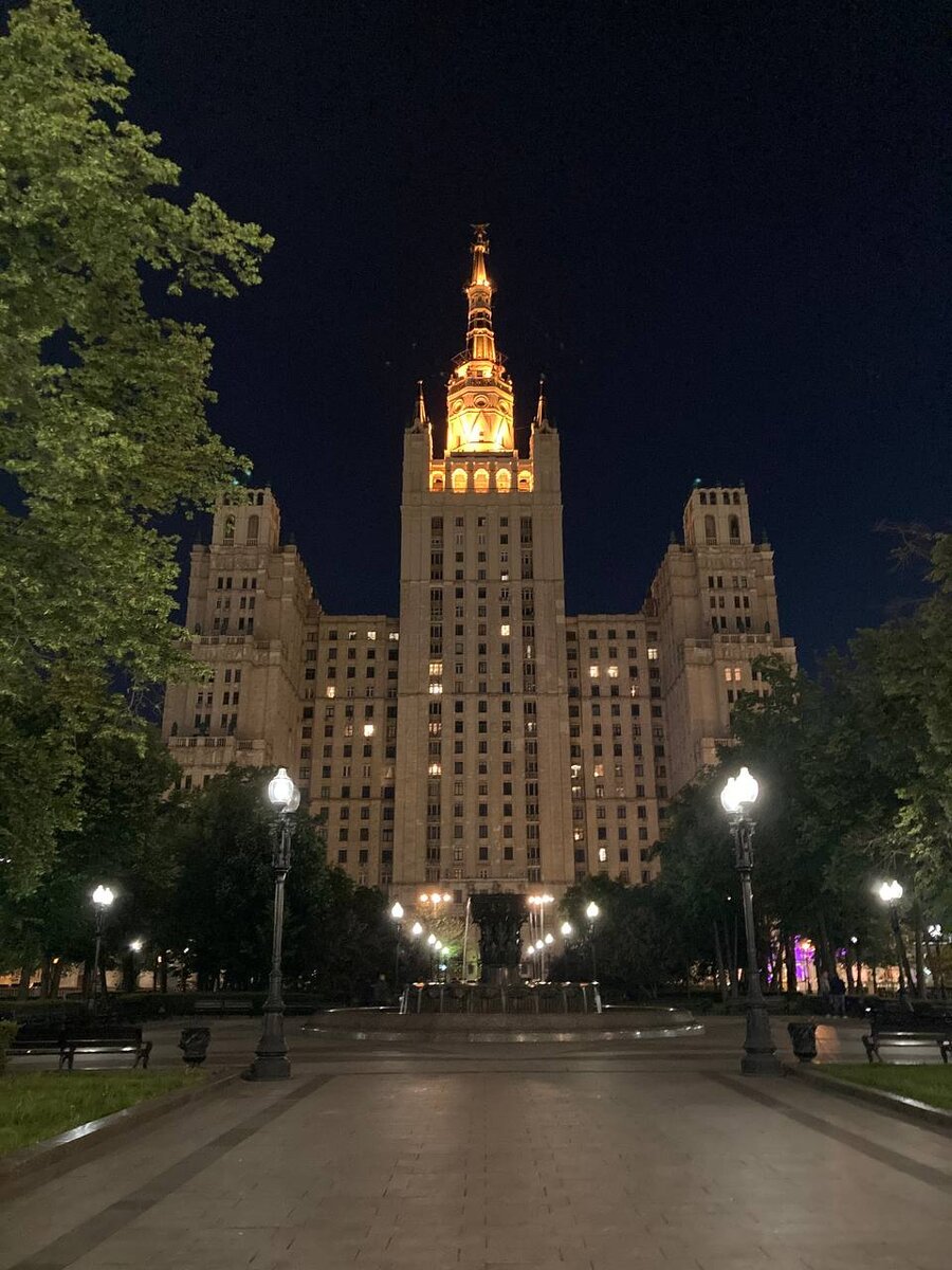 Высотка на Кудринской площади.