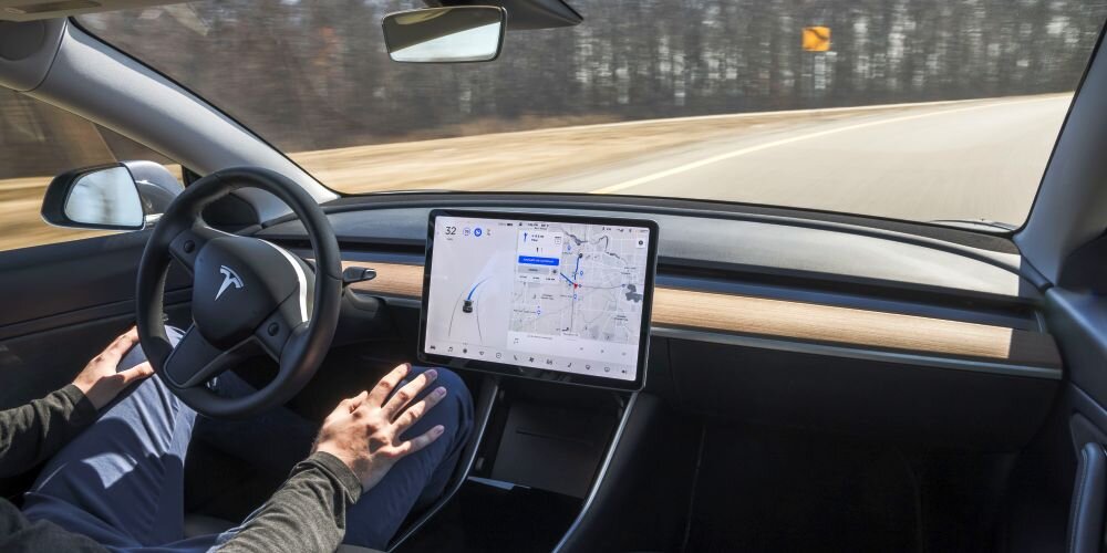 98% покупателей электромобилей Tesla отказываются от подписки на автопилот